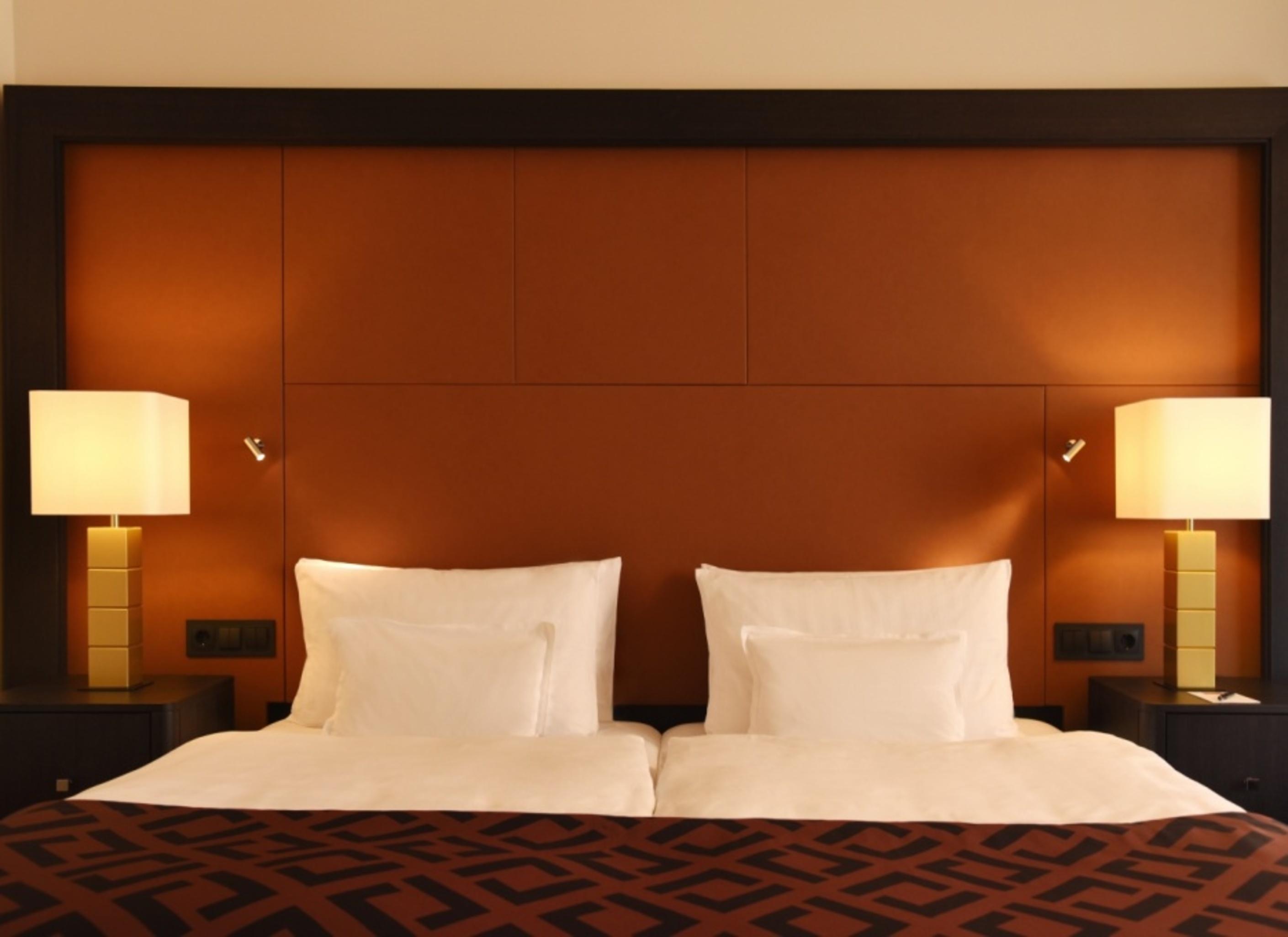 Steigenberger Hotel Bad Homburg Bad Homburg vor der Hoehe Exterior photo A bed with two pillows