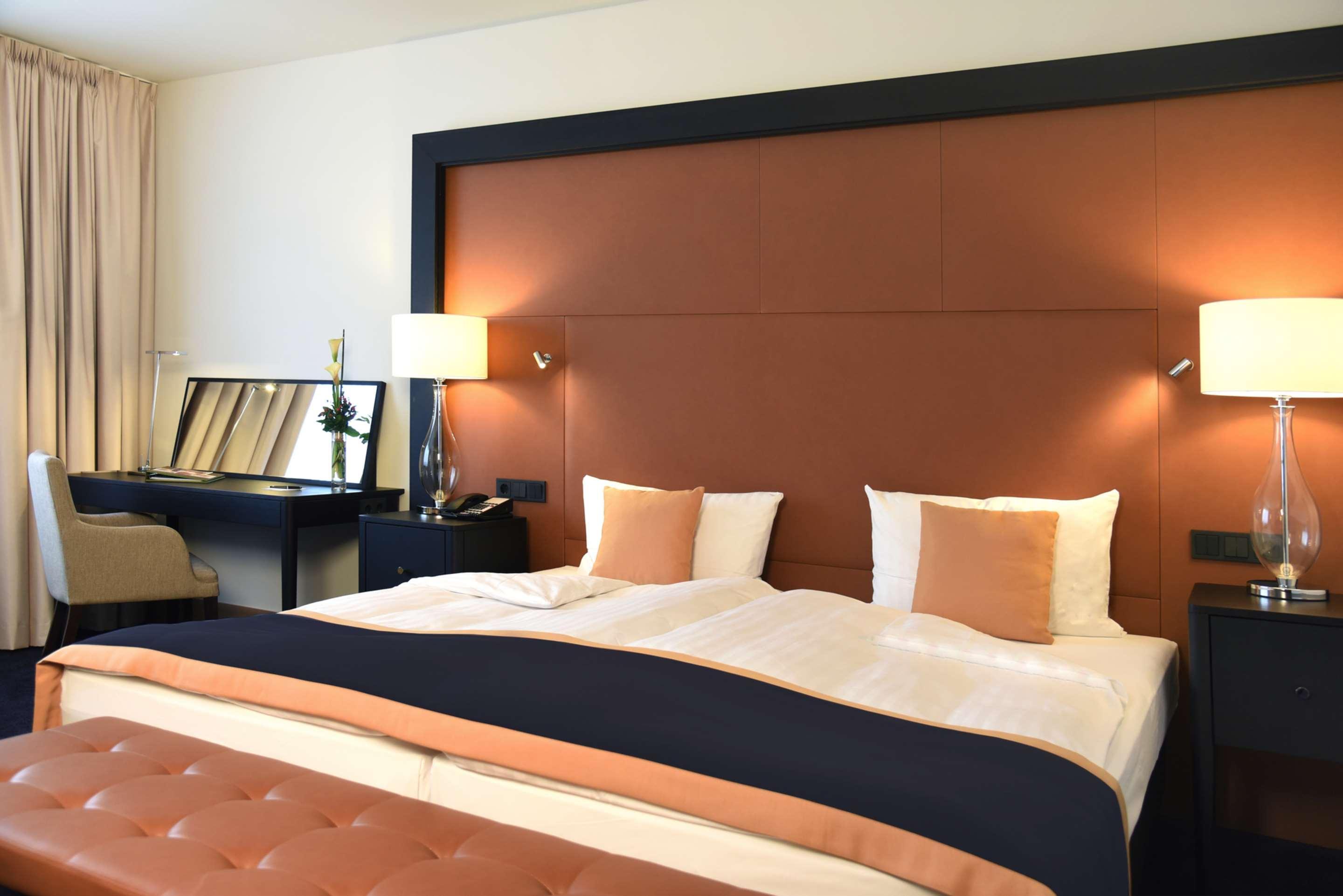 Steigenberger Hotel Bad Homburg Bad Homburg vor der Hoehe Exterior photo A bed with a bed runner