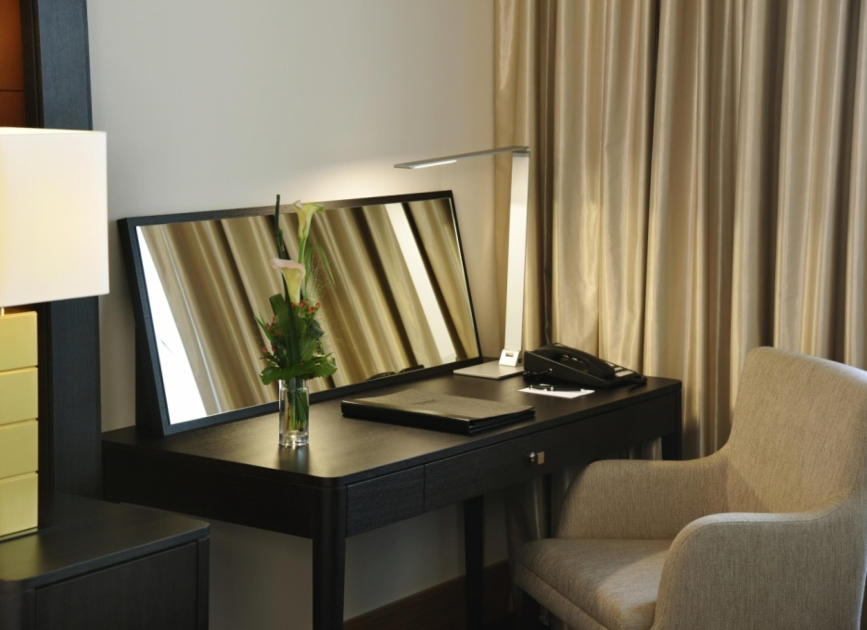 Steigenberger Hotel Bad Homburg Bad Homburg vor der Hoehe Exterior photo A dressing table with a mirror