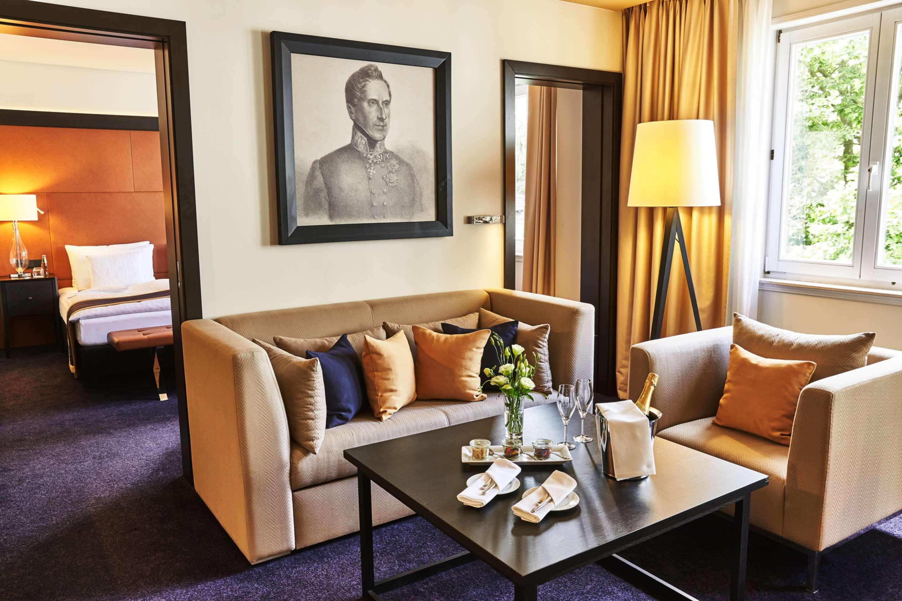 Steigenberger Hotel Bad Homburg Bad Homburg vor der Hoehe Exterior photo Suite at the Hotel Axelmannstein