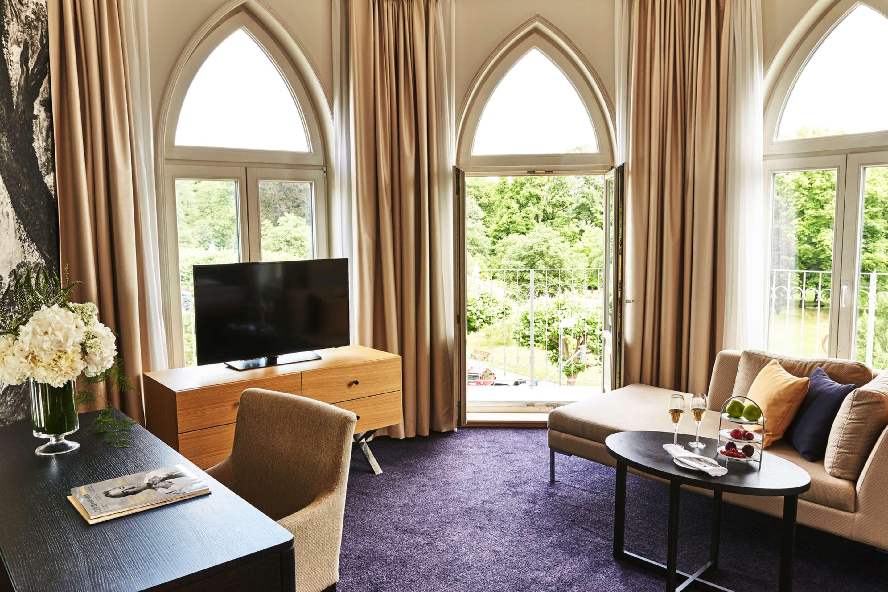 Steigenberger Hotel Bad Homburg Bad Homburg vor der Hoehe Exterior photo A suite at the hotel