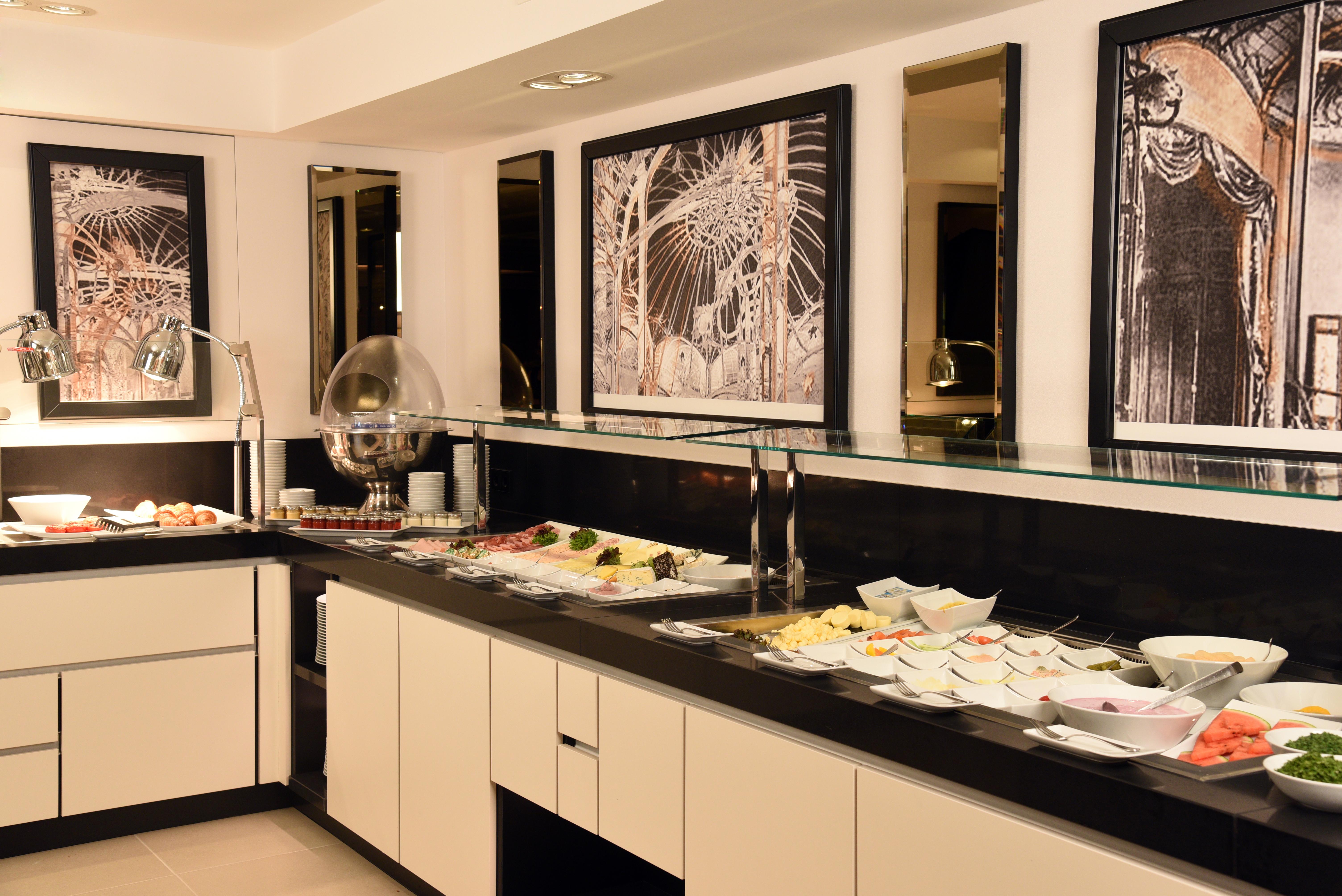 Steigenberger Hotel Bad Homburg Bad Homburg vor der Hoehe Exterior photo A buffet at a hotel